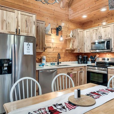 Private! Hot Tub, Views, & Games Villa Sevierville Exterior photo